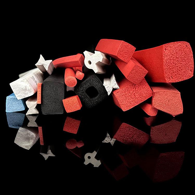 需要兼顧耐溫與彈性？嶸牌硅膠發(fā)泡密封條兼具彈性與耐溫性，綜合性能優(yōu)異